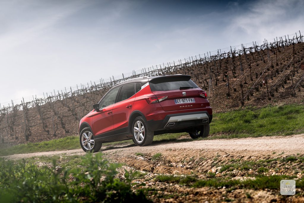 seat-arona-tsi-150-act-fr-rouge-toit-noir
