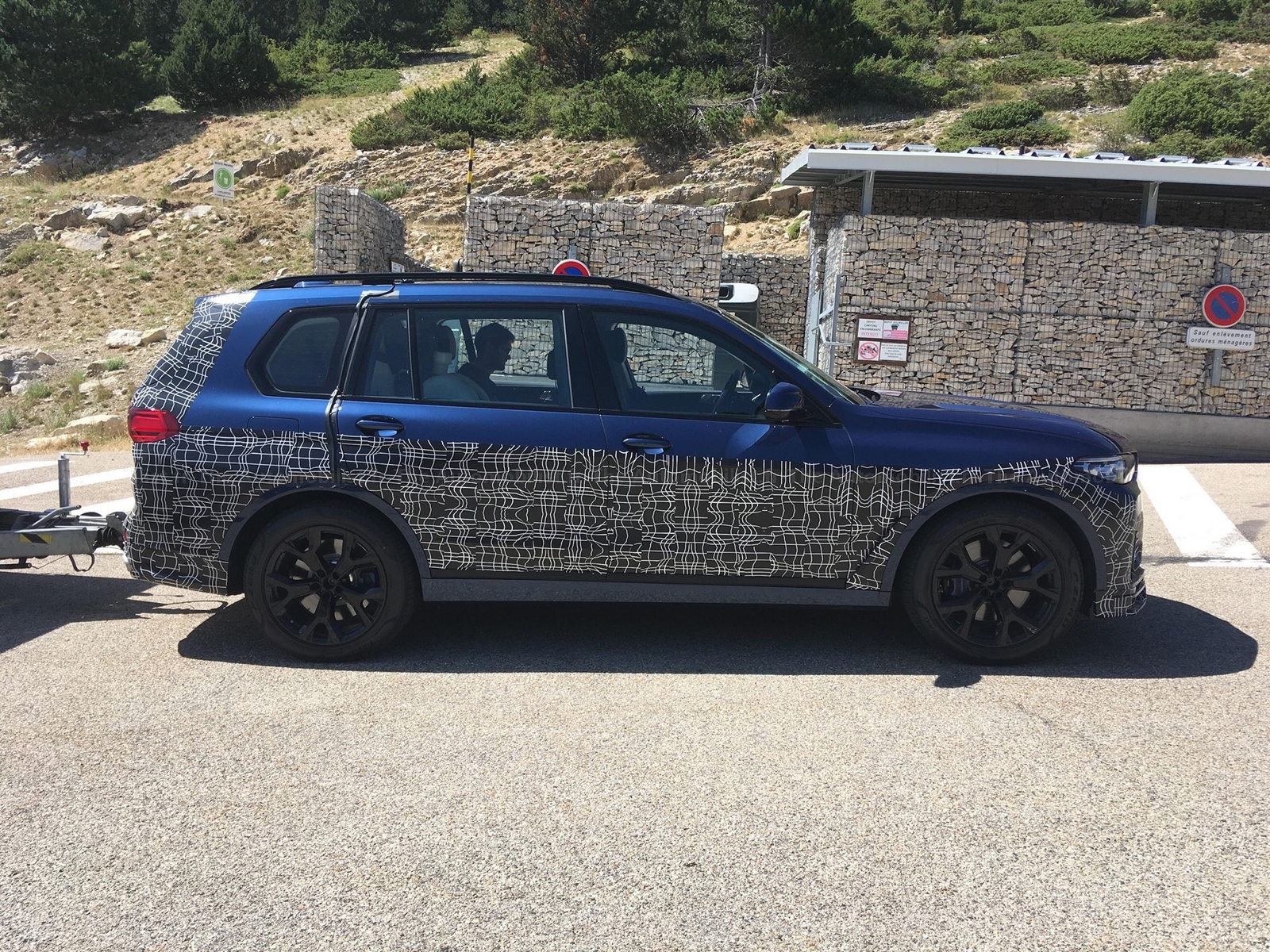 2017 - [BMW] X7 [G07] - Page 15 Alpina-X7-spyshot-the-Automobilist.3